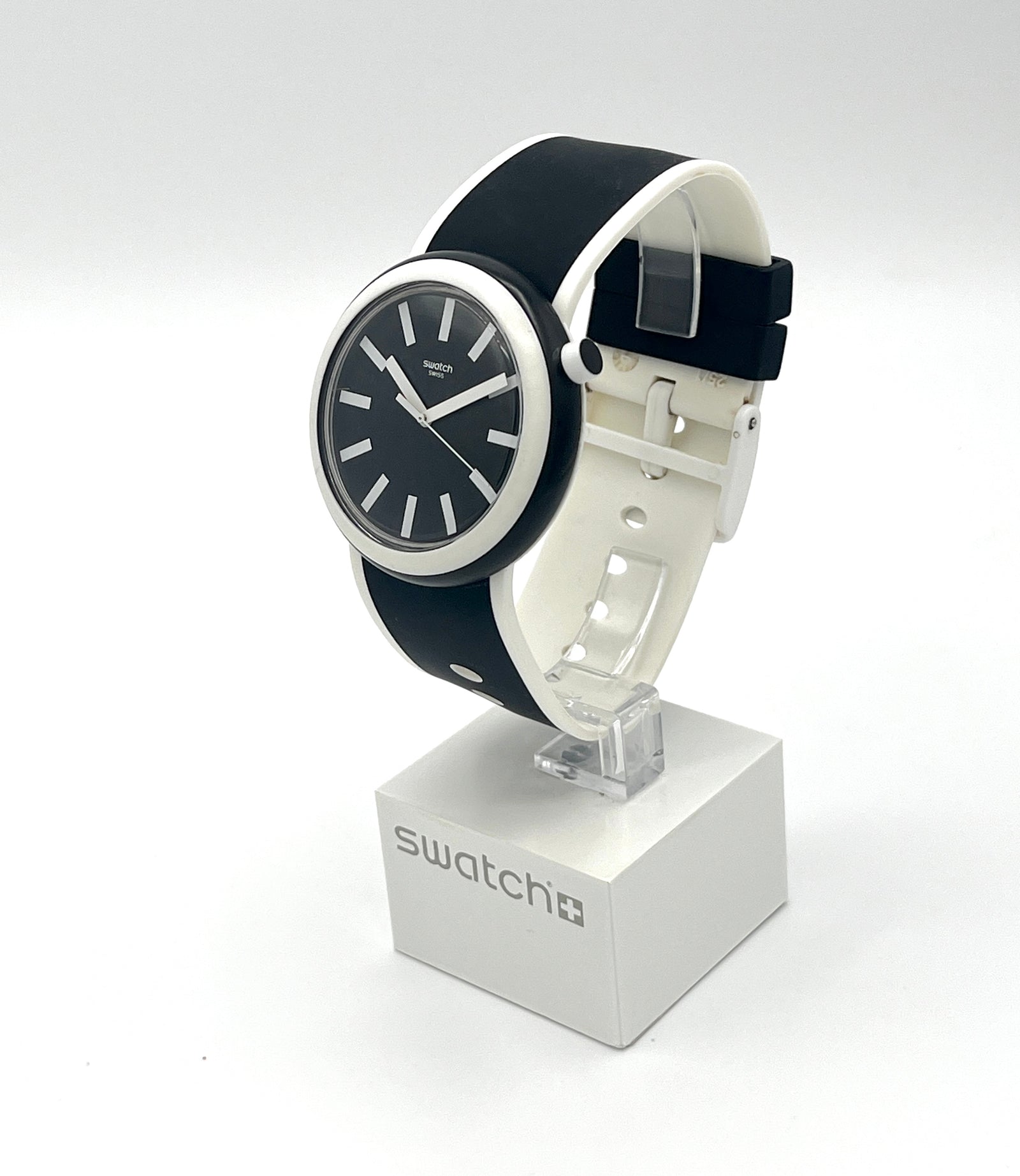 New Pop Swatch POPLOOKING PNB100 (2016)