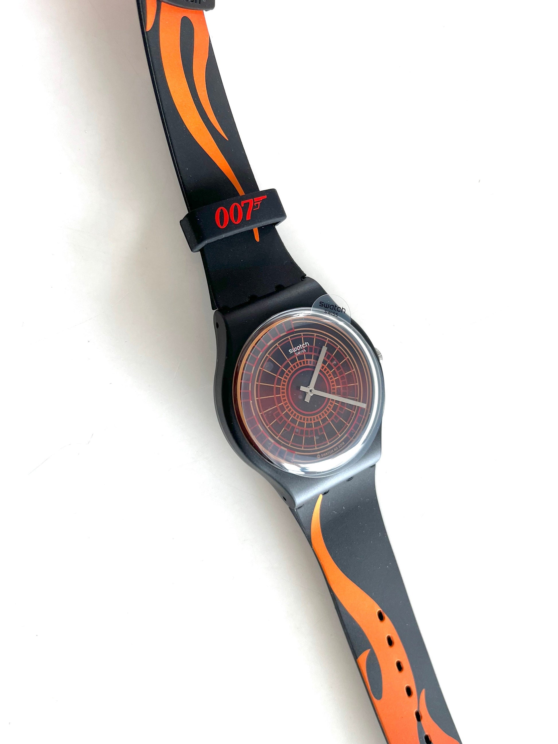 Swatch James Bond 007 The World Is Not Enough 1999 SUOZ304 (2020)